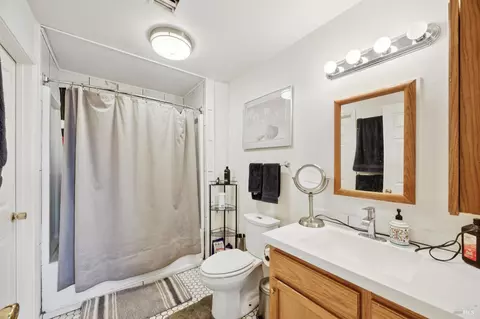 Bath - 80 Frey Pl, Vallejo, CA 94590 photo 1 of 2