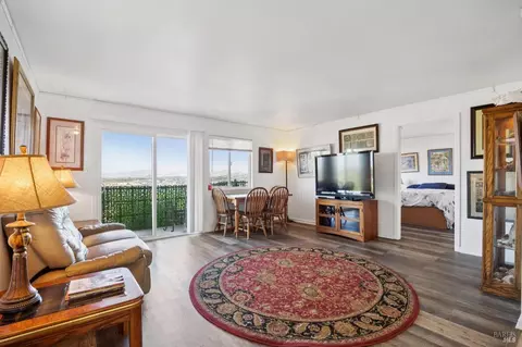 Living - 80 Frey Pl, Vallejo, CA 94590 photo 5 of 7