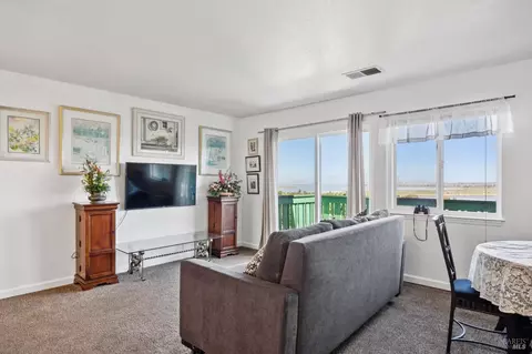 Living - 80 Frey Pl, Vallejo, CA 94590 photo 3 of 7