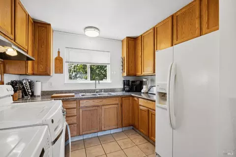 Kitchen - 80 Frey Pl, Vallejo, CA 94590 photo 4 of 5