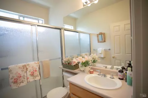 Bath - 827 Glen Miller Dr, Windsor, CA 95492 photo 1 of 2