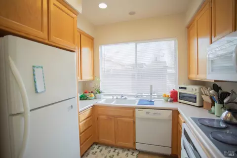 Kitchen - 827 Glen Miller Dr, Windsor, CA 95492 photo 1 of 4