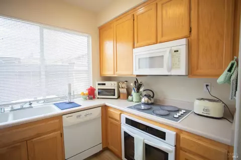 Kitchen - 827 Glen Miller Dr, Windsor, CA 95492 photo 2 of 4