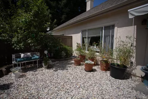 Exterior - 827 Glen Miller Dr, Windsor, CA 95492 photo 4 of 6
