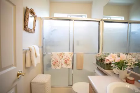 Bath - 827 Glen Miller Dr, Windsor, CA 95492 photo 2 of 2