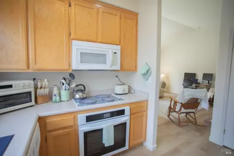 Kitchen - 827 Glen Miller Dr, Windsor, CA 95492 photo 4 of 4