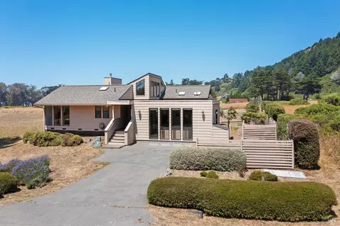 44600 Pomo Lake Dr, Manchester, CA 95459