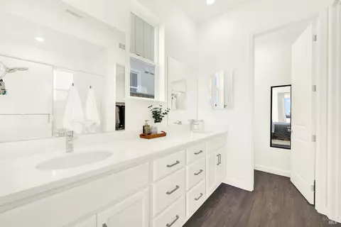 Bath - 2456 Shore Vis, Fairfield, CA 94533 photo 1 of 3