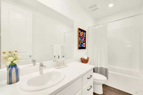 Bath - 2456 Shore Vis, Fairfield, CA 94533 photo 3 of 3