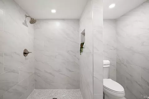 Bath - 332 Napa Ave, Rodeo, CA 94572 photo 4 of 4