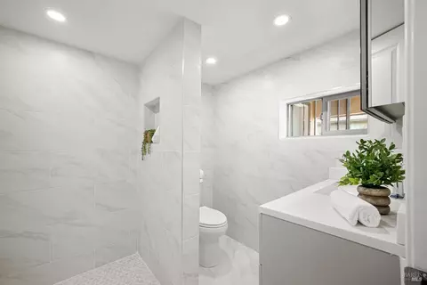 Bath - 332 Napa Ave, Rodeo, CA 94572 photo 3 of 4
