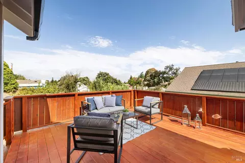 Exterior - 332 Napa Ave, Rodeo, CA 94572 photo 2 of 5