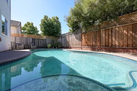 Exterior - 415 Decanter Cir, Windsor, CA 95492 photo 4 of 4