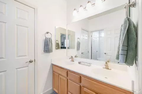 Bath - 415 Decanter Cir, Windsor, CA 95492 photo 4 of 5