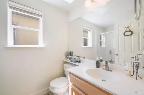 Bath - 415 Decanter Cir, Windsor, CA 95492 photo 5 of 5