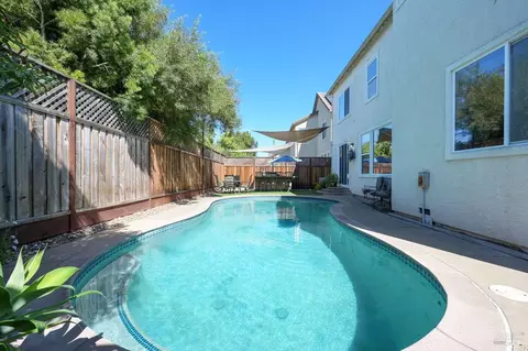 Exterior - 415 Decanter Cir, Windsor, CA 95492 photo 3 of 4
