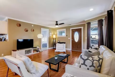 Living - 1343 B St, Napa, CA 94559 photo 1 of 3