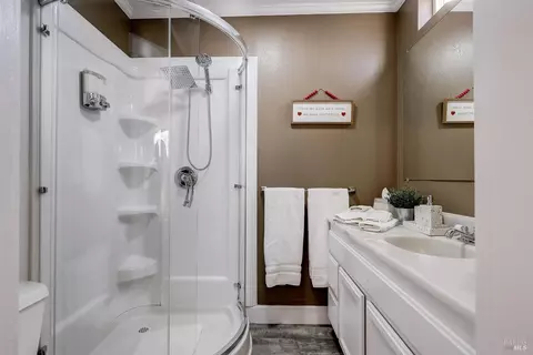 Bath - 1343 B St, Napa, CA 94559 photo 1 of 2
