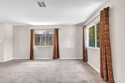 Living - 540 Fleming Ave E, Vallejo, CA 94591 photo 4 of 5