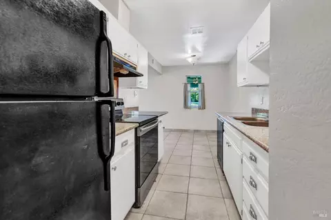 Kitchen - 540 Fleming Ave E, Vallejo, CA 94591 photo 3 of 3