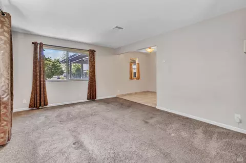Living - 540 Fleming Ave E, Vallejo, CA 94591 photo 2 of 5