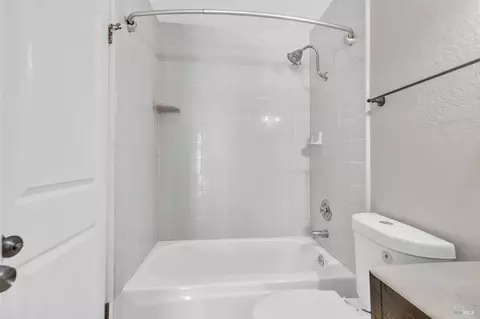 Bath - 540 Fleming Ave E, Vallejo, CA 94591 photo 2 of 2