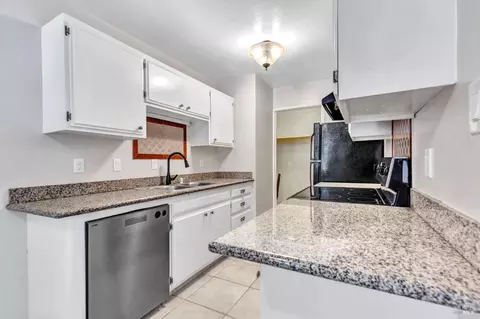 Kitchen - 540 Fleming Ave E, Vallejo, CA 94591 photo 2 of 3