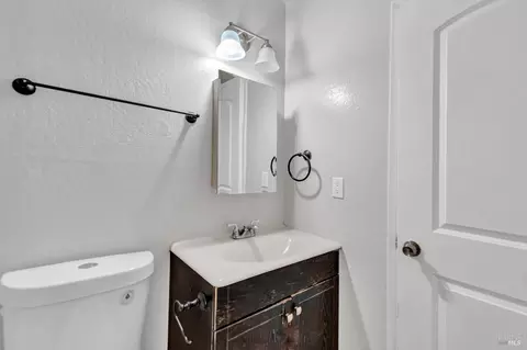 Bath - 540 Fleming Ave E, Vallejo, CA 94591 photo 1 of 2