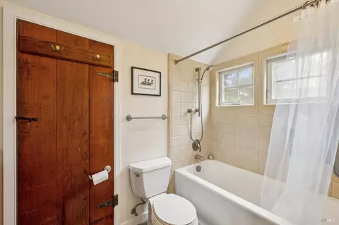 Bath - 6 Cameron St, Inverness, CA 94937 photo 3 of 5