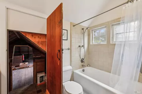 Bath - 6 Cameron St, Inverness, CA 94937 photo 5 of 5