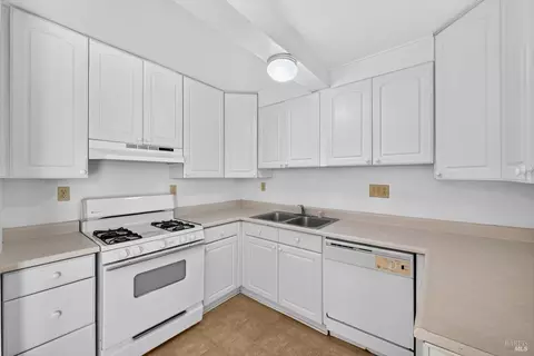 Kitchen - 1006 Buchanan St, Fairfield, CA 94533 photo 3 of 4