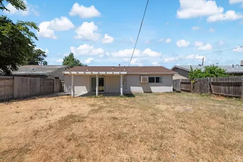 Exterior - 1006 Buchanan St, Fairfield, CA 94533 photo 7 of 9