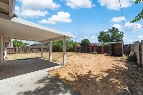 Exterior - 1006 Buchanan St, Fairfield, CA 94533 photo 5 of 9