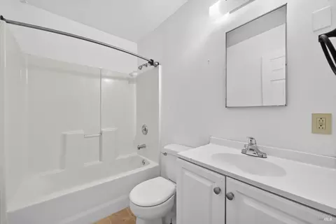 Bath - 1006 Buchanan St, Fairfield, CA 94533 photo 1 of 1