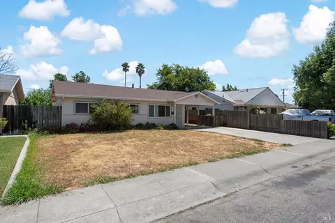 Exterior - 1006 Buchanan St, Fairfield, CA 94533 photo 3 of 9