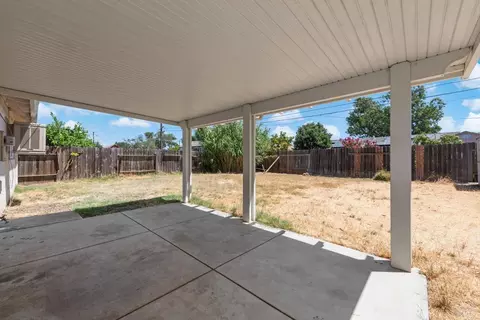 Exterior - 1006 Buchanan St, Fairfield, CA 94533 photo 6 of 9