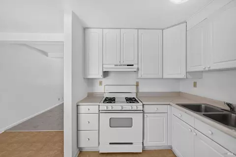 Kitchen - 1006 Buchanan St, Fairfield, CA 94533 photo 4 of 4