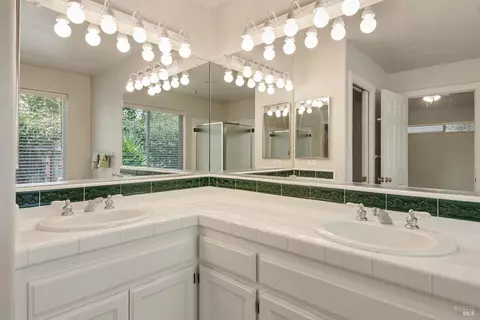Bath - 142 Clay St, Sonoma, CA 95476 photo 2 of 4