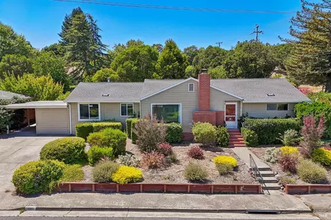 1205 Schuman Ln, Petaluma, CA 94952
