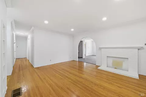 Living - 1032 Atherton St, Vallejo, CA 94590 photo 6 of 15