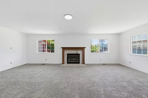 Living - 1032 Atherton St, Vallejo, CA 94590 photo 14 of 15