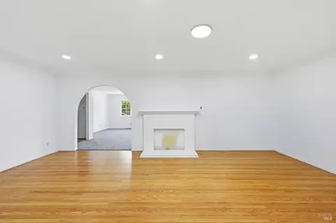 Living - 1032 Atherton St, Vallejo, CA 94590 photo 4 of 15