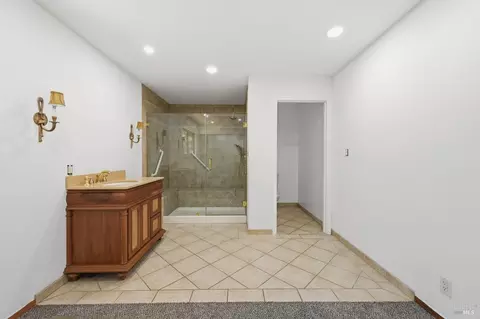 Bath - 1032 Atherton St, Vallejo, CA 94590 photo 3 of 3