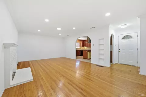 Living - 1032 Atherton St, Vallejo, CA 94590 photo 2 of 15