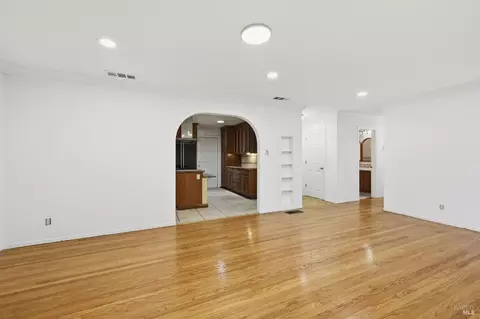 Living - 1032 Atherton St, Vallejo, CA 94590 photo 5 of 15