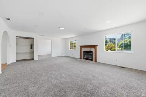 Living - 1032 Atherton St, Vallejo, CA 94590 photo 12 of 15