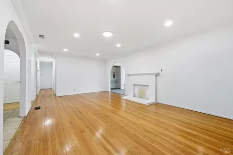 Living - 1032 Atherton St, Vallejo, CA 94590 photo 3 of 15