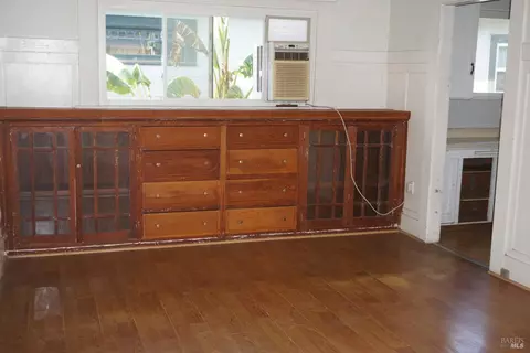 Living - 819 Monterey St, Vallejo, CA 94590 photo 2 of 5