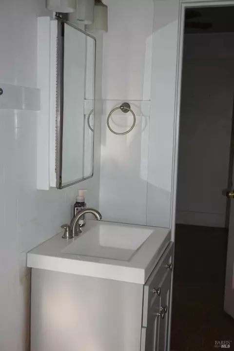 Bath - 819 Monterey St, Vallejo, CA 94590 photo 2 of 2