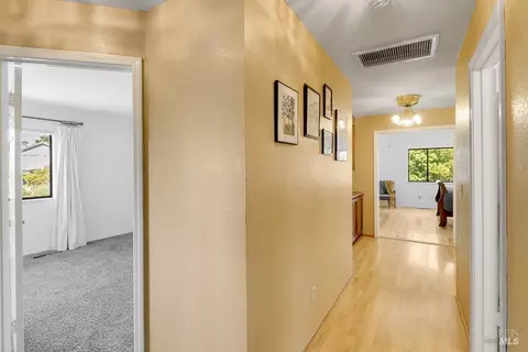 Entry Way - 848 Wellfleet Dr, Vallejo, CA 94591 photo 5 of 5